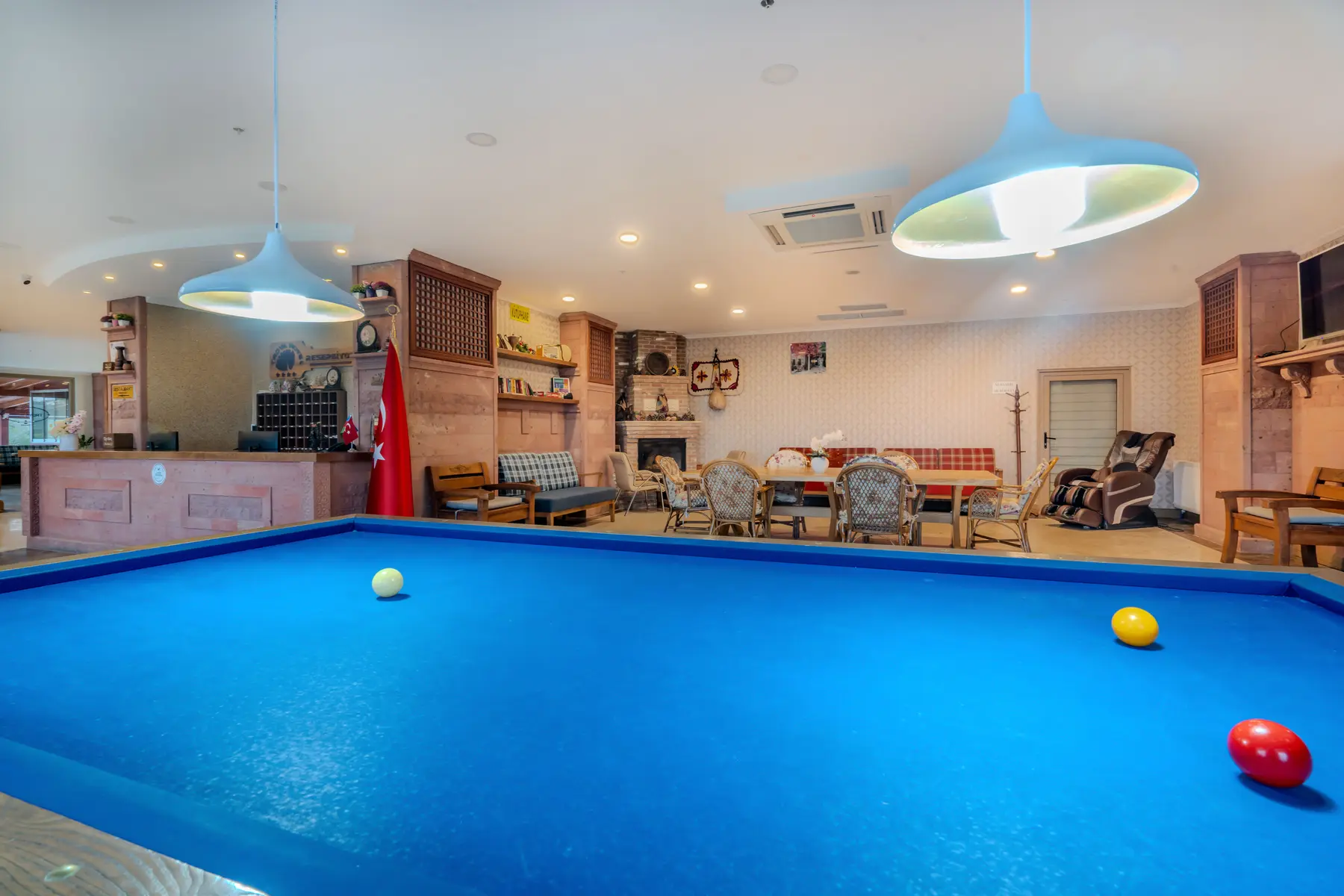 Helen Otel Geyikli’nin bilardo masası