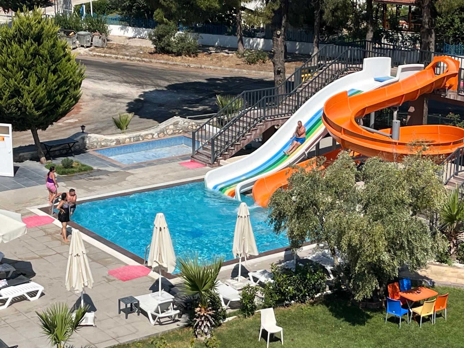 Helen Otel Geyikli gerçek aquapark ve su kaydırakları